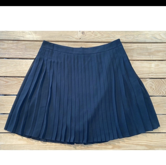 Black Pleated Loft Swing Mini Skirt - Picture 5 of 8